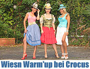 Wiesn Warm Up bei Crocus mit Davorka und Sandra Ahrabian in Dirndpunk Outfits am 09.09.2010 (Foto: Martin Schmitz)
